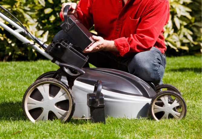Mantenimiento de la batería en cortacéspedes eléctricos